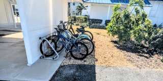 Seasonal/short term 2/2 vacation condo close to Anna Maria Gallery 44