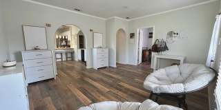 Stunning 3 bedroom, 2 bath home AVAILABLE NOW! Gallery 4
