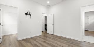 210 E Columbus Dr Gallery 23