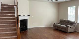 Room in 6 Bedroom Home at Agnew Dr Gallery 14
