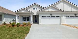 Resort Style living, minutes to town! Gallery 1