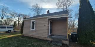 Cozy 1 bedroom house with large yard Gallery 1