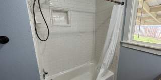 Charming 2 Bed 1 Ba House in Gladstone - Garage, Washer and Dryer, Landscaping Including! Gallery 19