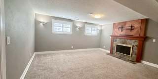 Charming 4 Bedroom Residence with Expansive Yard Gallery 22