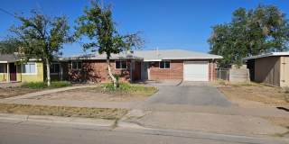 3 Bedroom / 2 Bath Home with Refrigerated Air & 1-Car Garage Gallery 1