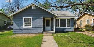 2 Bedroom House w/ Fenced Yard! 2 Bedroom House w/ Fenced Yard! Gallery 1
