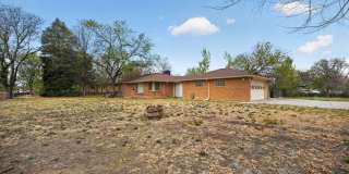 Charming 3BR House in Aurora Gallery 29