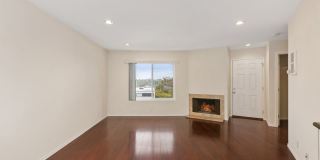 Woodlands South - La Jolla Townhome Gallery 5
