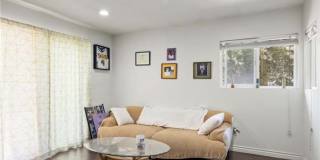 1037 W Francis St Apt F Gallery 5