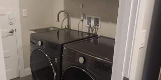 Just Like New!!  Great 3 bedroom 2.5 Bath duplex Gallery 8