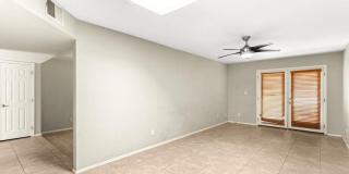 1702 E GAYLON Drive Gallery 3