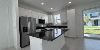4402 Longwood Lake Square Gallery 2