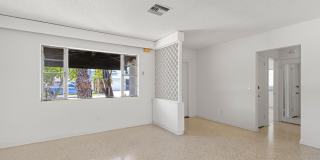 1725 N Lakeside Drive Gallery 7