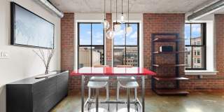 Fully Furnished Designer Loft with Parking & Monument Views! Gallery 11