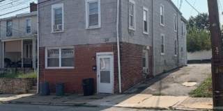 Charming 1BR Duplex in Clifton Heights Gallery 1
