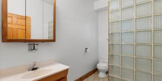 1900 W Ohio St Gallery 7