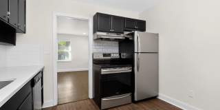 Charming Two Bedroom Duplex in Commonwealth Park! Gallery 5