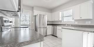 Newly Renovated Duplex! Rare! Gallery 8