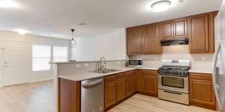 Charming 3-Bedroom Townhome in 89044 with Gated Porch, Walk-In Pantry & Spacious Primary Suite Gallery 7