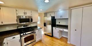 Beautifully Renovated Home Near Meadow Lake Park Gallery 8
