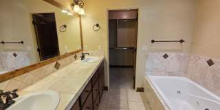 Three Bedroom Town home in Tuscan Hills Gallery 26