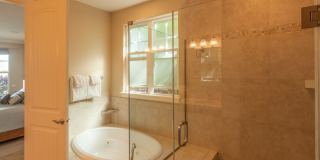 Gorgeous free standing luxury Hokulani Golf Villa fully furnished 3/2.5 for rent Gallery 15