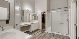 Spacious 5 Bedroom Home with Pool! Gallery 12
