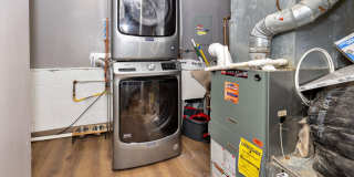 912 ASTON MARTIN Drive Gallery 22