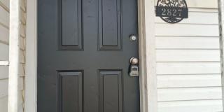 Cute 1 bed spacious unit. Comes with a stove, fridge, wall heater, and window A/C unit Gallery 1