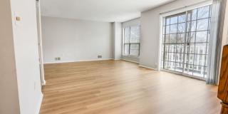Spacious Newly Rennovated 2 Bedroom House with 2.5 Bath Gallery 9