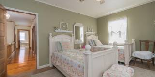 34 4th Avenue Gallery 16