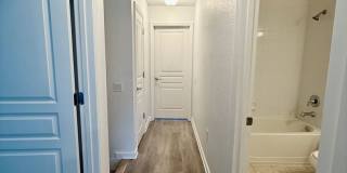 Lake Sawyer - Luxury 3/2.5 Condo Gallery 14