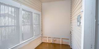 2 BR 1 BA Gorgeous Home Near Downtown Gallery 1