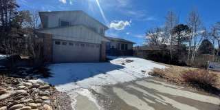 $0 DEPOSIT OPTION. TRI-LEVEL AURORA HOME WITH MODERN AMENITIES AND SPACIOUS INTERIORS Gallery 1