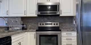 Beautiful 1/1 Penthouse unit at Makaha Valley Towers Gallery 9