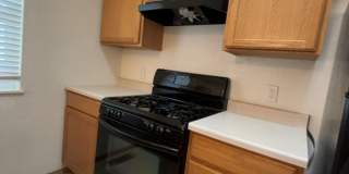 Centrally Located - 3 Bed - 2 Bath - Fenced Yard Gallery 6