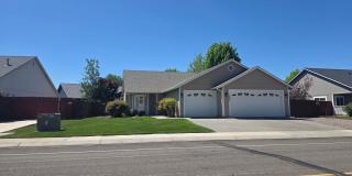Great location for a 4 bedroom 3 car garage home Gallery 1