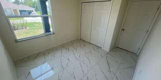 3Bd / 2Ba Duplex with GARAGE Gallery 3
