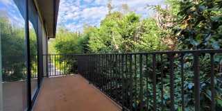 Conveniently located South Kirkland near Downtown-Laurel Park Gallery 14