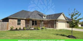 Single-Family Home- Desirable Cedarwood Plan - 9 Month Lease Only Gallery 1