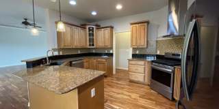 5 bedroom home with attached 3 car garage in Winchester Gallery 21