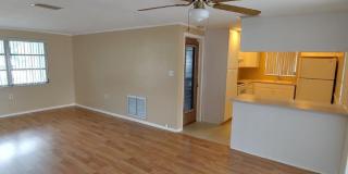 BEAUTIFUL 2/2/1 1000 Sq. Ft. with a large open floorplan, fenced yard and an enclosed lanai!! Gallery 4