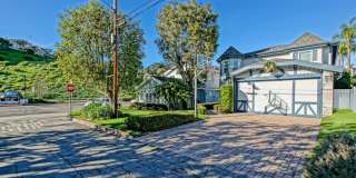 CHARMING  SPACIOUS, 5BR3.5BA HOME W/ PRIVATE YARD, BALCONY  SPRAWLING LIVING SPACE NEXT TO SAND DUNE PARK, GRANDVIEW SCHOOL  JUST 1/2 MILE TO BEACH! Gallery 1