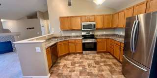 Spacious, Updated 2BR / 2 BA Condo in Gated Community! Gallery 1
