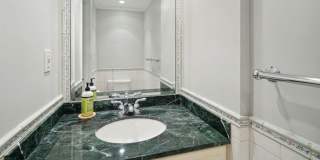 Beautifully Appointed Townhome in Historic Old Town Alexandria Gallery 11