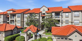 Immaculate 2-Bedroom Condo in Prime Location with Resort-Style Amenities! Gallery 1