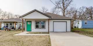 924 W Collins St Gallery 1