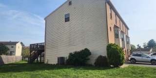 3 Bedroom 1.5  bathroom End unit Townhouse near Bethlehem Catholic High School. Gallery 3