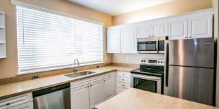 The Colonnade Luxury Townhome Apartments Gallery 6