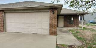 Large Duplex with 2 Bedrooms 2 Bathrooms and 2 car Garage! Gallery 1